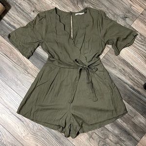Green flowy romper. Great summer outfit